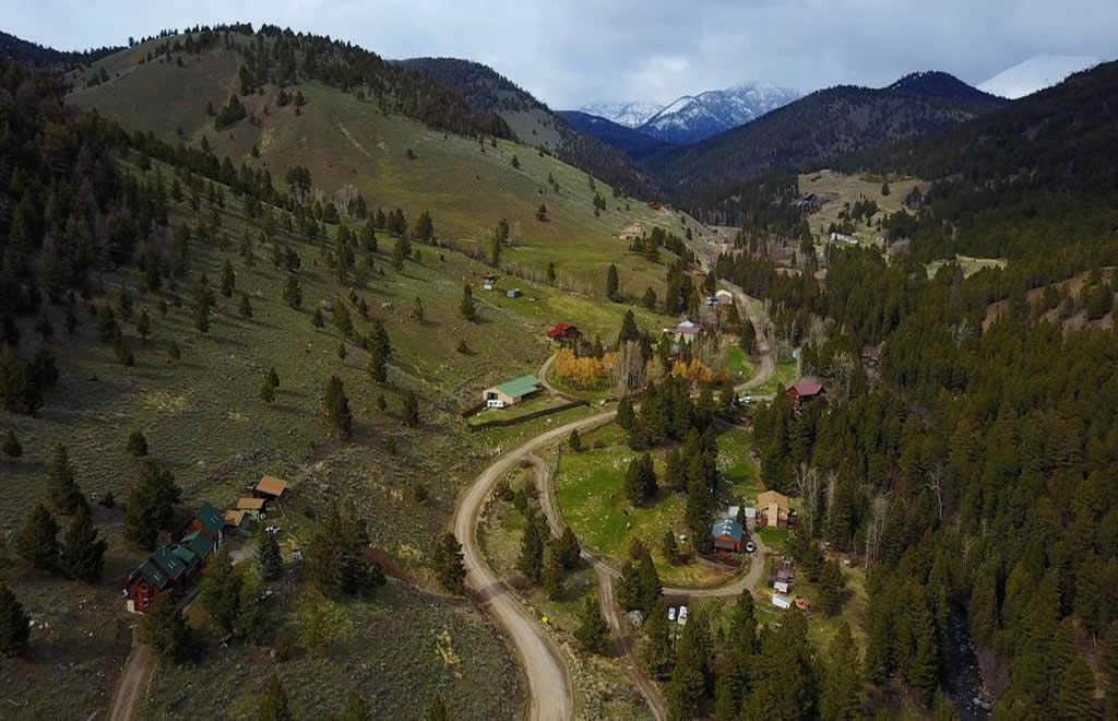 yellowstone national park lodging - sunny slope cabin in the valley